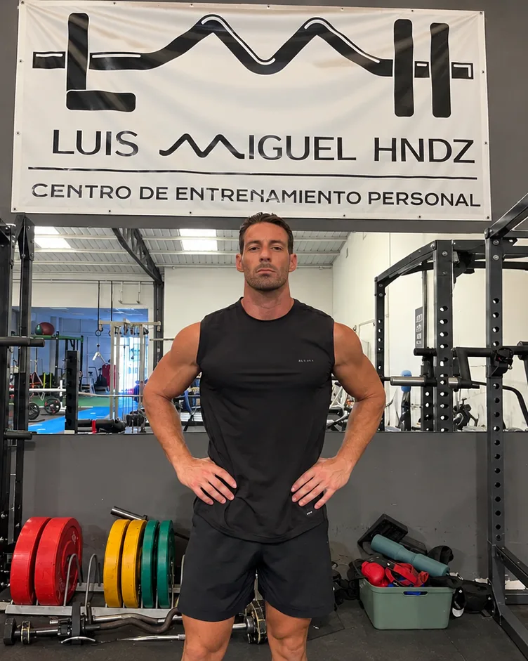 Luis Miguel Hernández, entrenador personal, en su centro de entrenamiento personal de Puente Tocinos (Murcia)